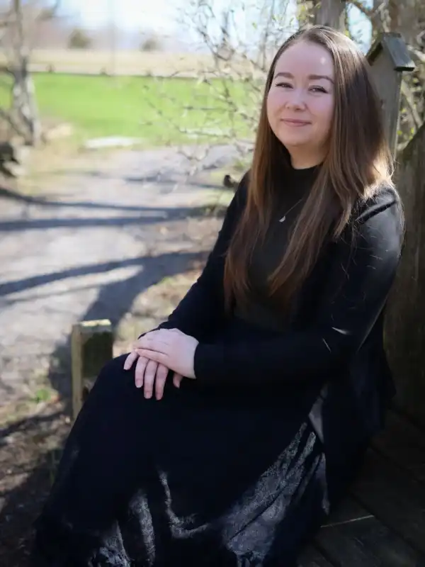 Brianna Hand — Cobourg Wedding Officiant